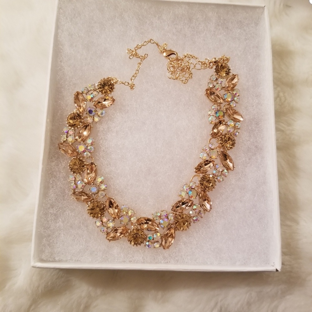 Stuning Faux gem stone necklace